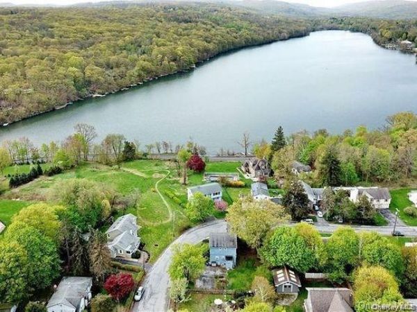 Walton Terr/Lakes Terrace , Monroe, NY 10950