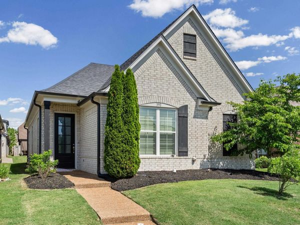 390 CHEROKEE CIR, Oakland, TN 38060