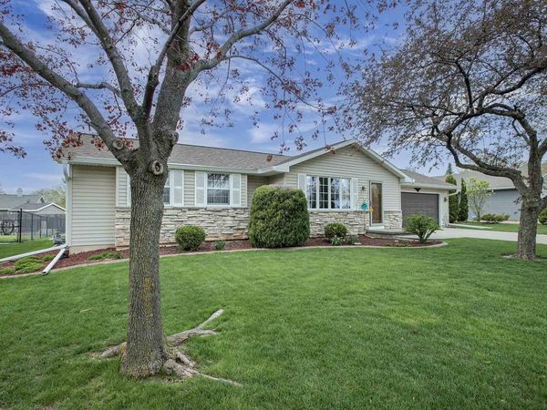 1260 BRIARWOOD DRIVE, Menasha, WI 54952
