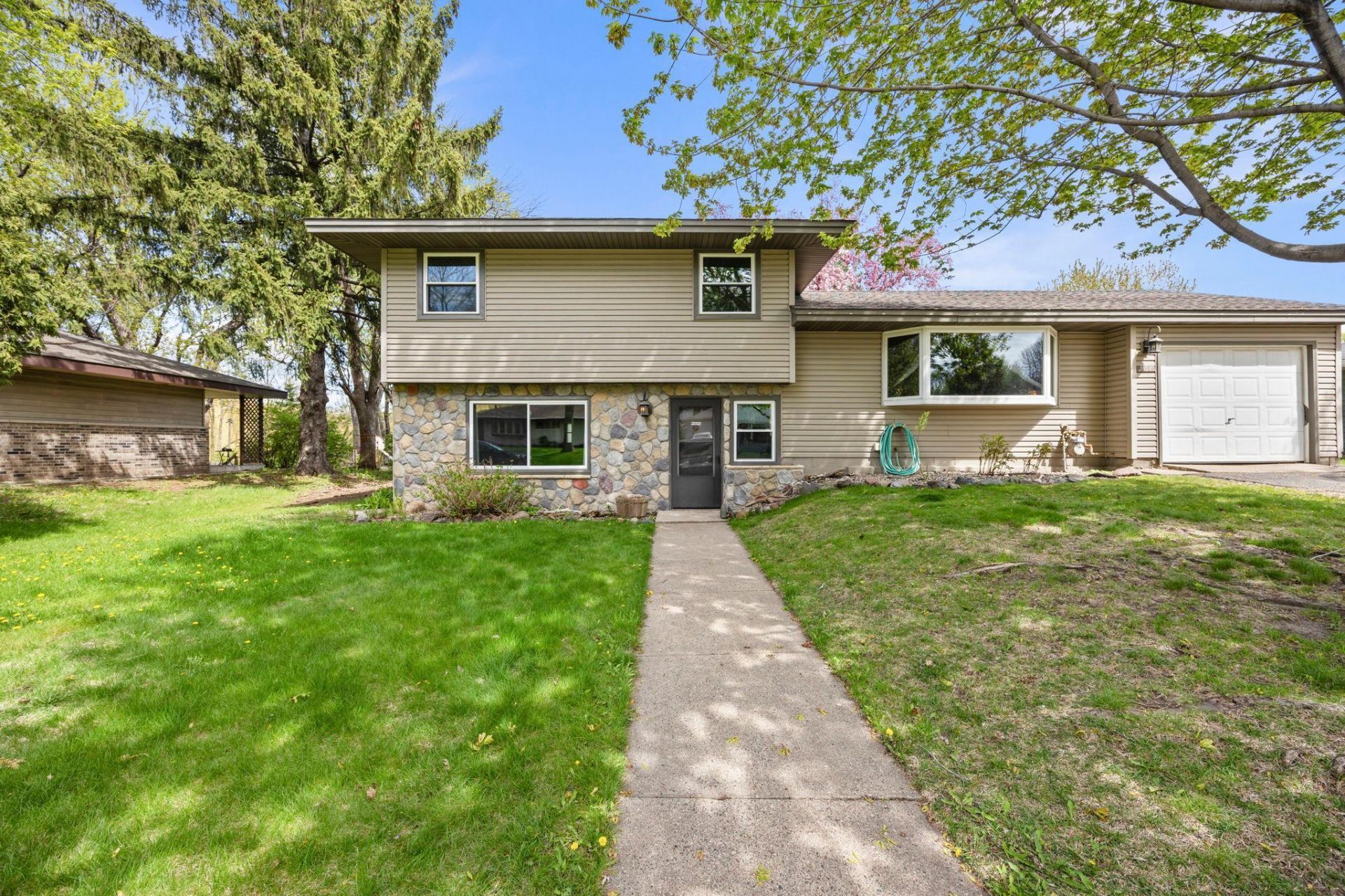 961 Oakwood Drive , New Brighton, MN 55112