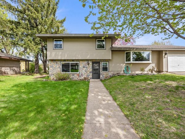 961 Oakwood Drive , New Brighton, MN 55112