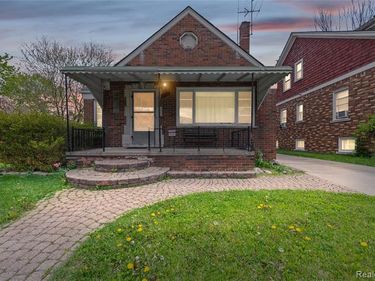 6874 Greenview Avenue, Detroit, MI 48228