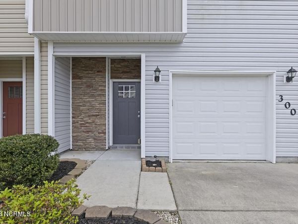 300 Frisco Way , Holly Ridge, NC 28445
