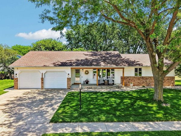 1102 S Holiday Drive, Waunakee, WI 53597