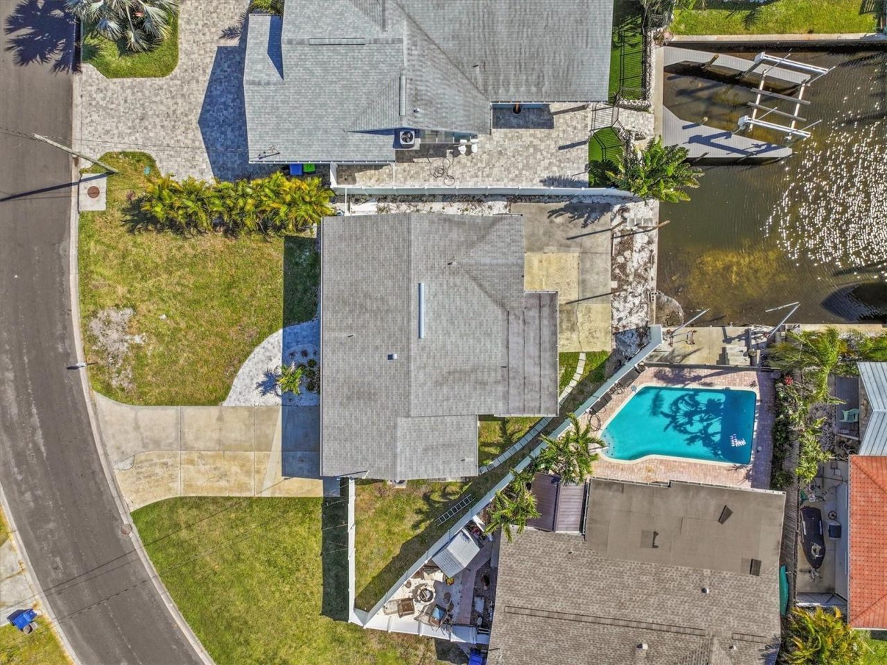 310 Westwinds Drive, Palm Harbor, FL 34683 Photo