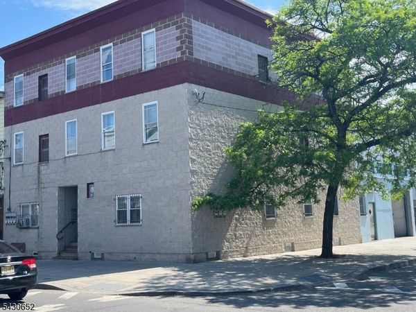 92 Pacific St, Newark, NJ 07105