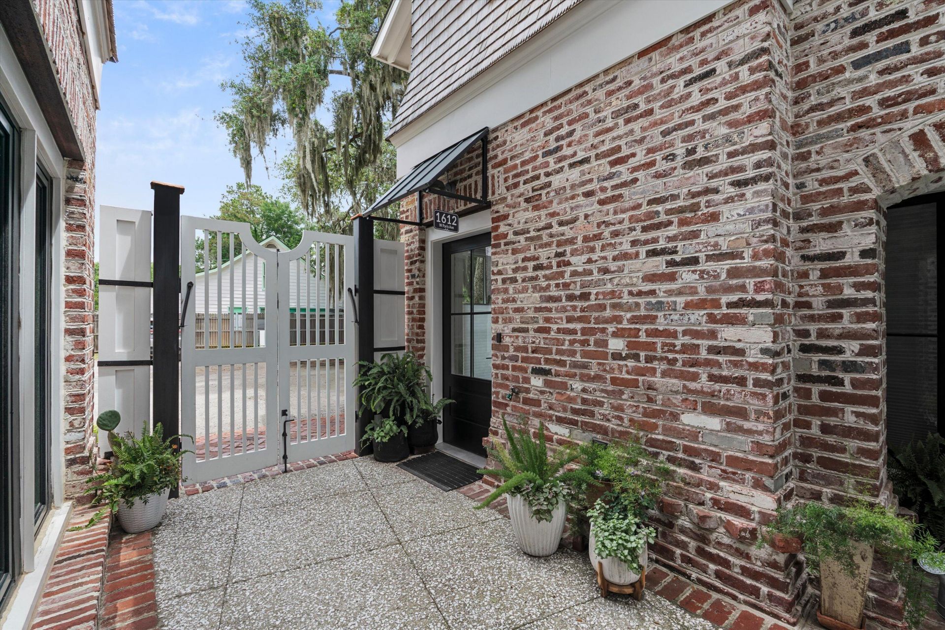 1612 W Paris Avenue Photo 4
