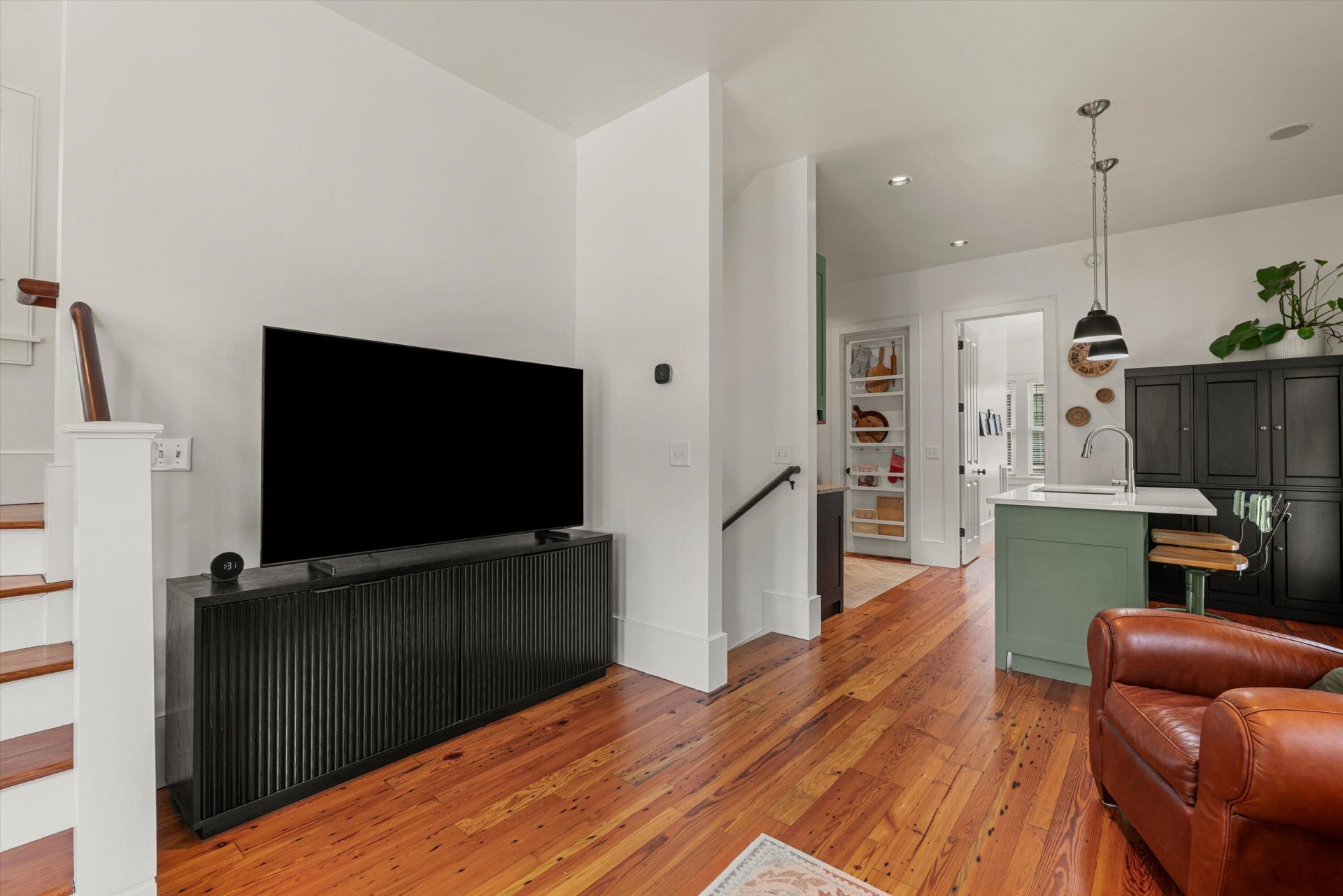 1612 W Paris Avenue Photo 8
