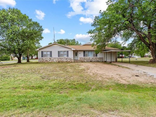418 S 6th Street, Okeene, OK 73763