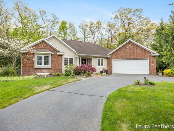 2084 Timberview Drive NE, Grand Rapids, MI 49525