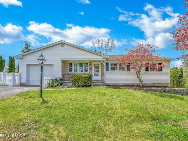 10 Manor Drive, Dallas, PA 18612