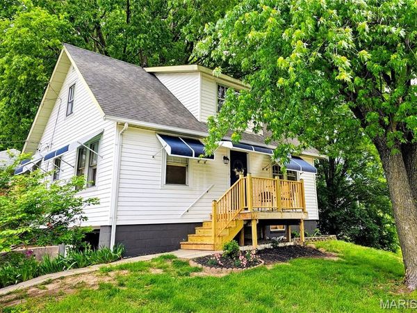 1050 S 4th Street, St Charles, MO 63301
