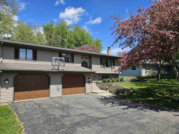 634 Naragansett Avenue, Baraboo, WI 53913