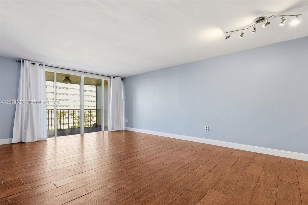 1770 NE 191st St , Unit 411-1, Miami, FL 33179 Photo