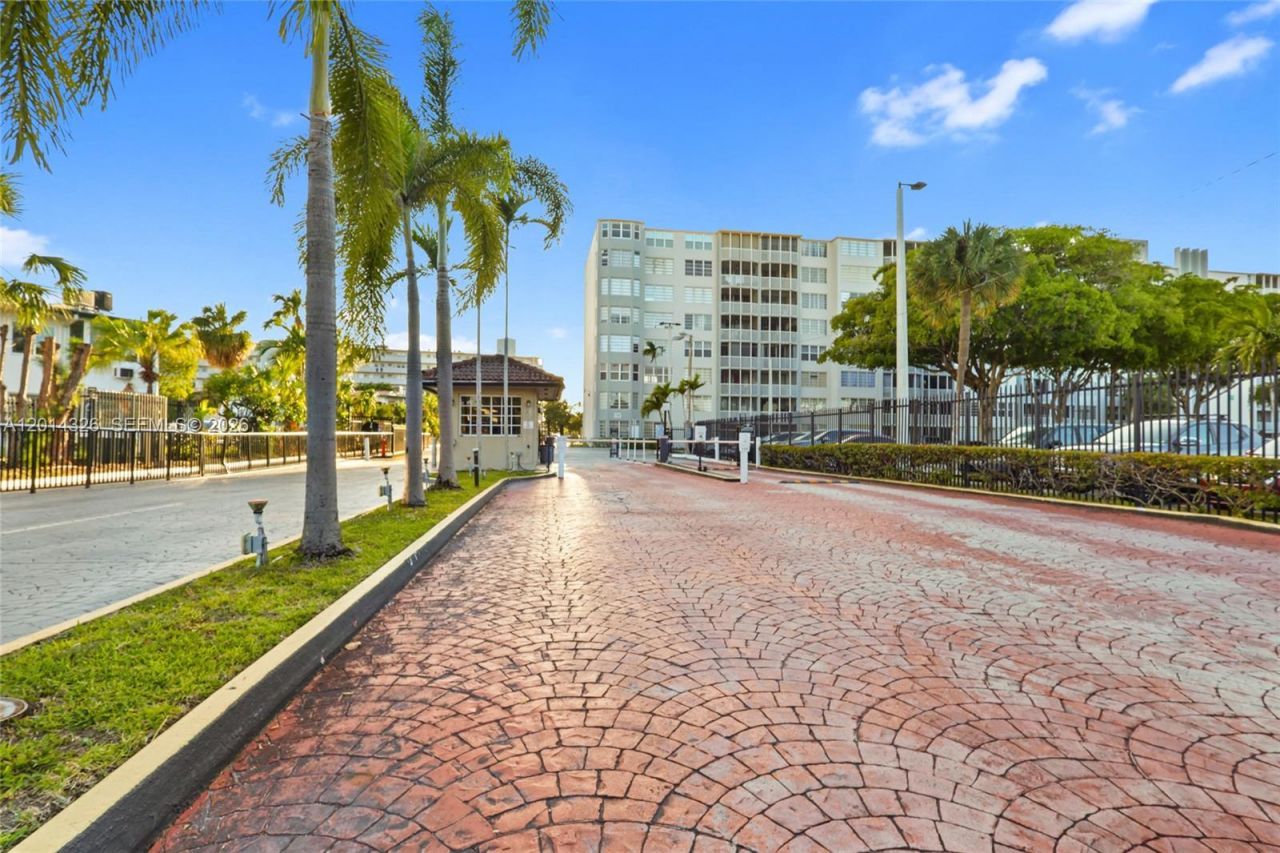 1770 NE 191st St , Unit 411-1, Miami, FL 33179 Photo
