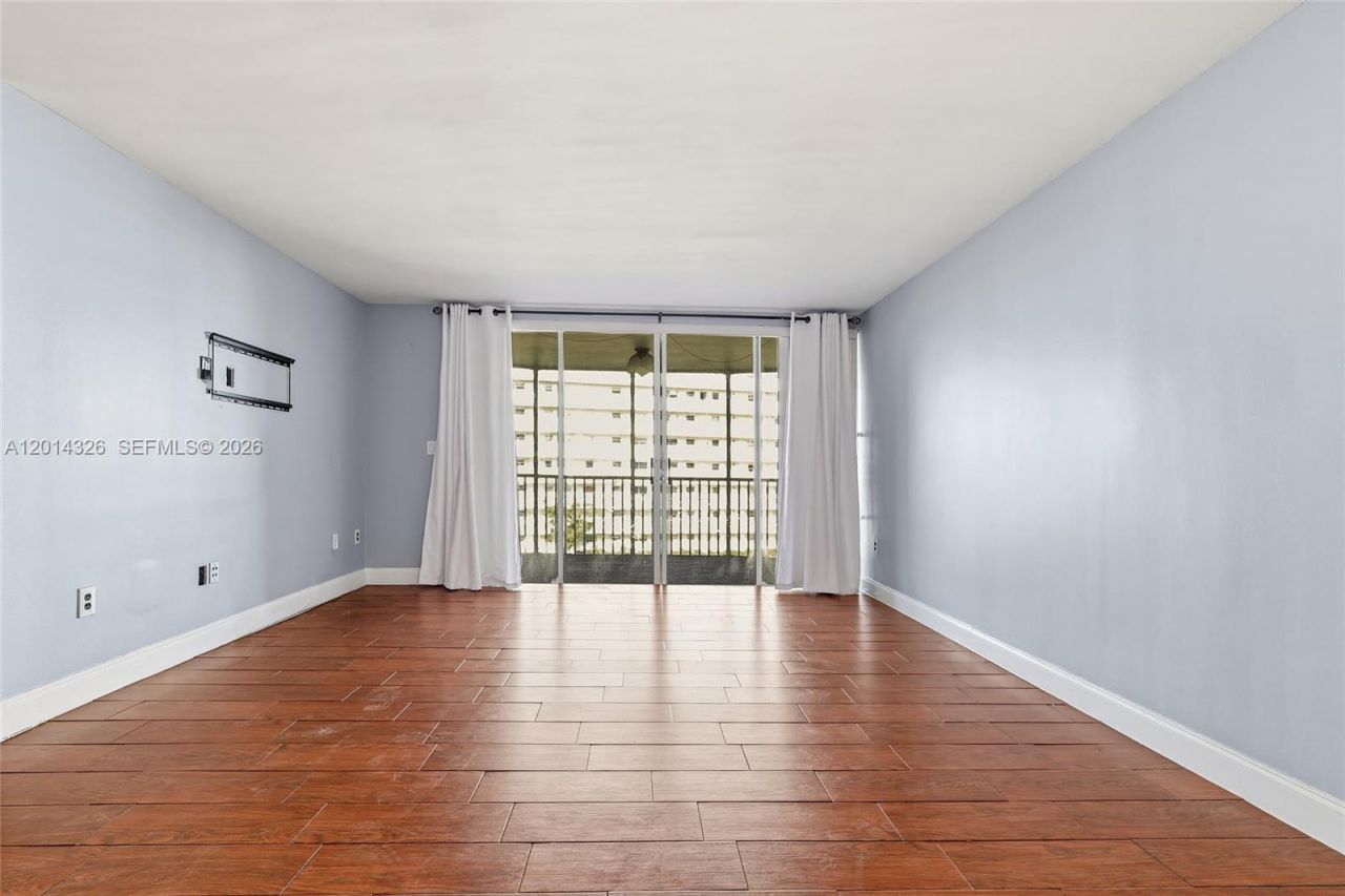 1770 NE 191st St , Unit 411-1, Miami, FL 33179 Photo