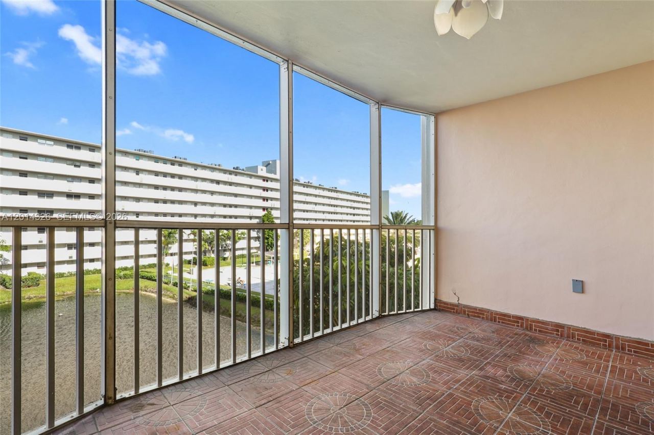 1770 NE 191st St , Unit 411-1, Miami, FL 33179 Photo
