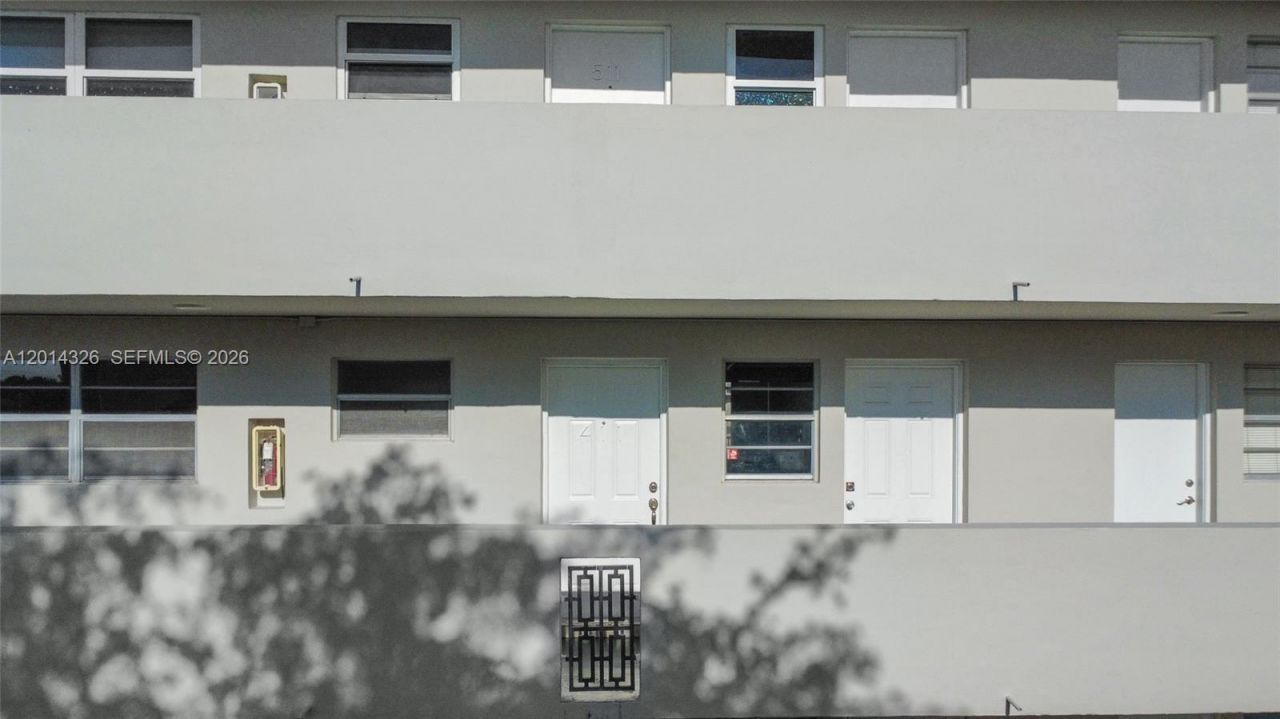 1770 NE 191st St , Unit 411-1, Miami, FL 33179 Photo