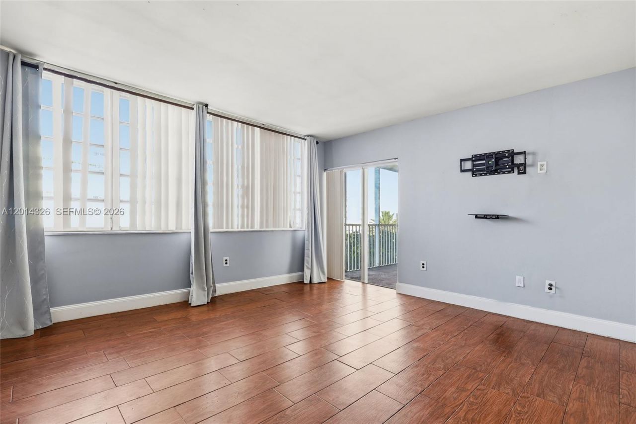 1770 NE 191st St , Unit 411-1, Miami, FL 33179 Photo