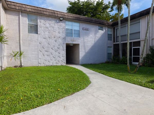 10385 N Kendall Dr , Unit P1, Miami, FL 33176