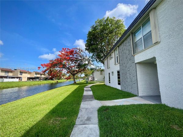 10385 N Kendall Dr, Unit P1, Miami, FL 33176