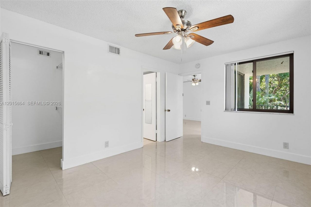 10131 W Sunrise Blvd , Unit 204, Plantation, FL 33322 Photo