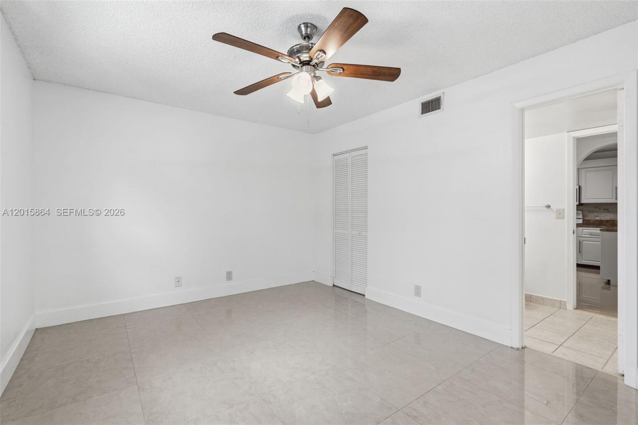 10131 W Sunrise Blvd , Unit 204, Plantation, FL 33322 Photo