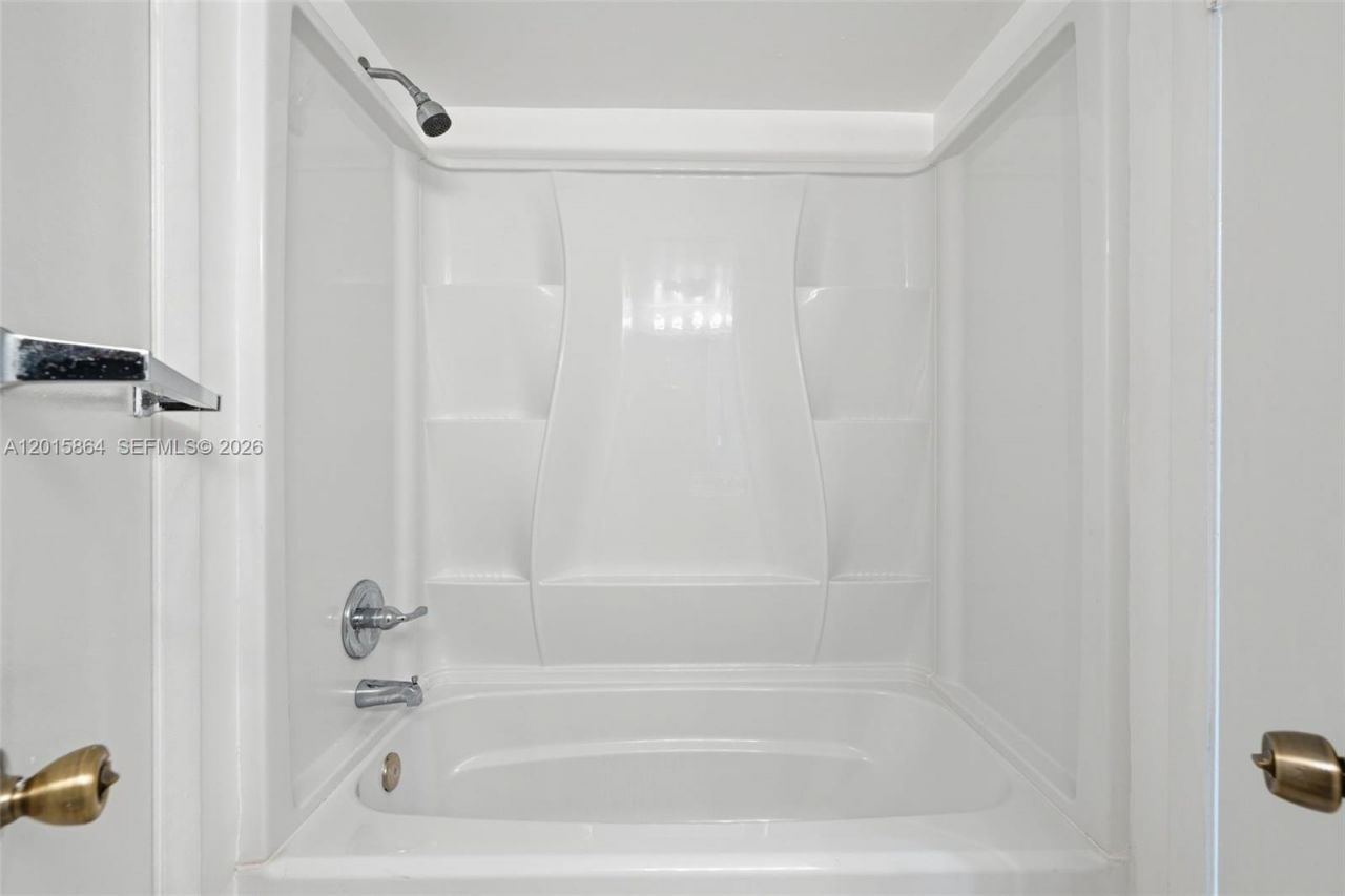 10131 W Sunrise Blvd , Unit 204, Plantation, FL 33322 Photo