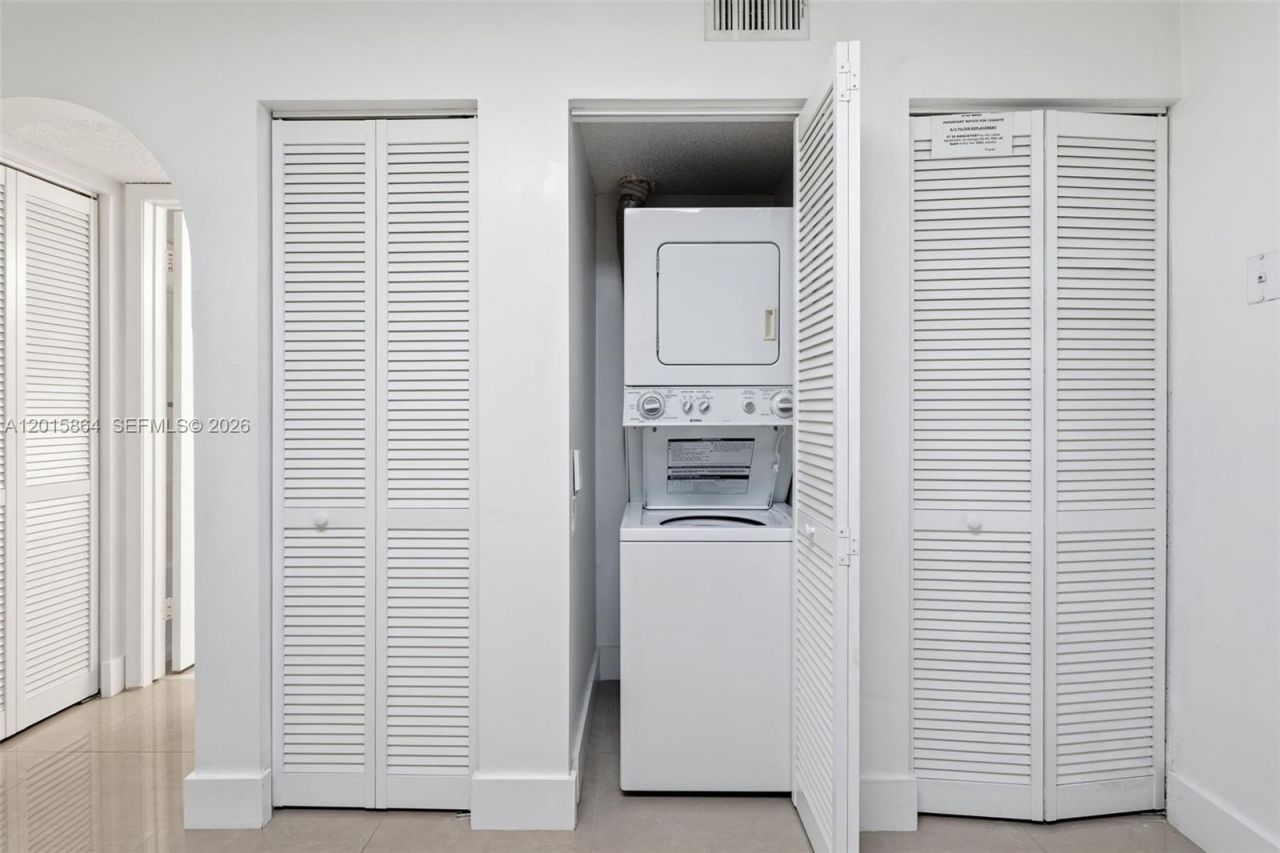 10131 W Sunrise Blvd , Unit 204, Plantation, FL 33322 Photo