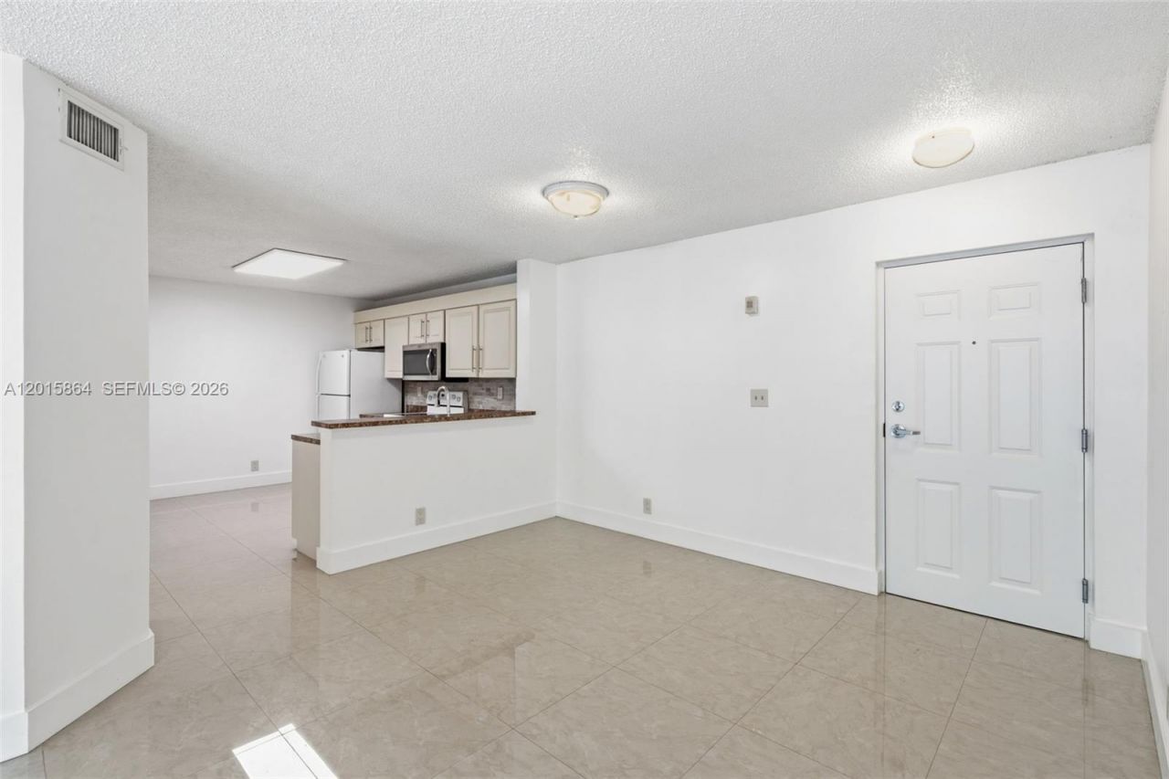 10131 W Sunrise Blvd , Unit 204, Plantation, FL 33322 Photo