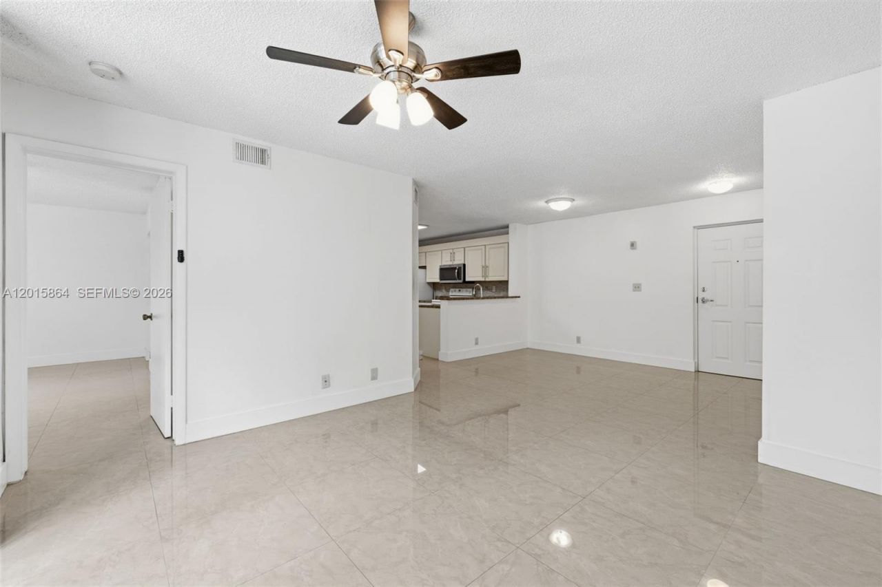10131 W Sunrise Blvd , Unit 204, Plantation, FL 33322 Photo