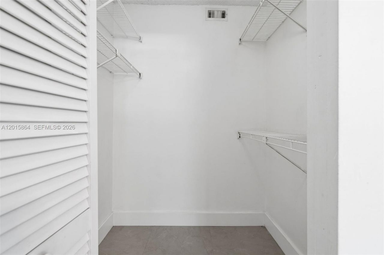 10131 W Sunrise Blvd , Unit 204, Plantation, FL 33322 Photo