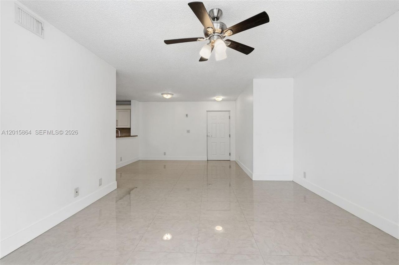10131 W Sunrise Blvd , Unit 204, Plantation, FL 33322 Photo