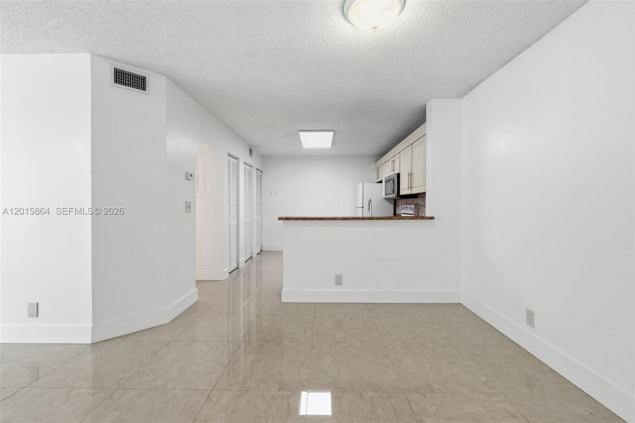 10131 W Sunrise Blvd , Unit 204, Plantation, FL 33322 Photo