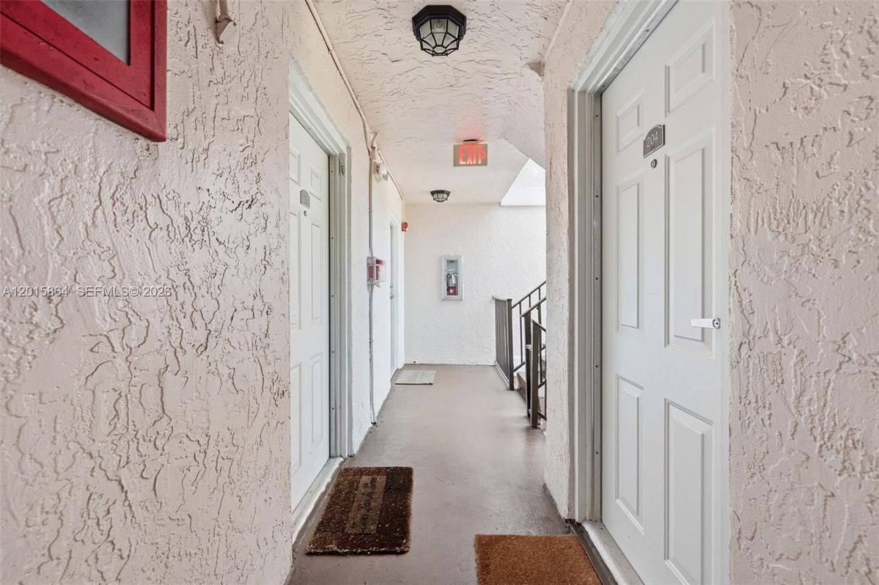 10131 W Sunrise Blvd , Unit 204, Plantation, FL 33322 Photo