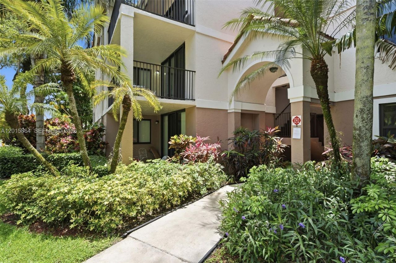 10131 W Sunrise Blvd , Unit 204, Plantation, FL 33322 Photo
