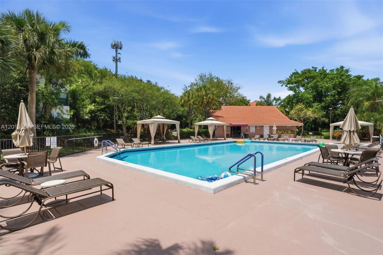 10131 W Sunrise Blvd , Unit 204, Plantation, FL 33322 Photo