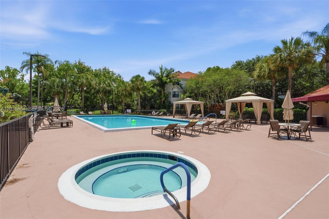 10131 W Sunrise Blvd , Unit 204, Plantation, FL 33322 Photo