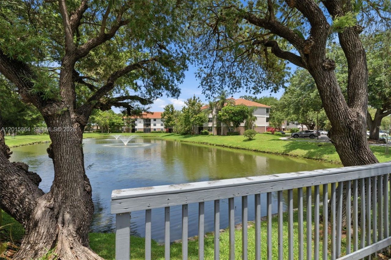 10131 W Sunrise Blvd , Unit 204, Plantation, FL 33322 Photo