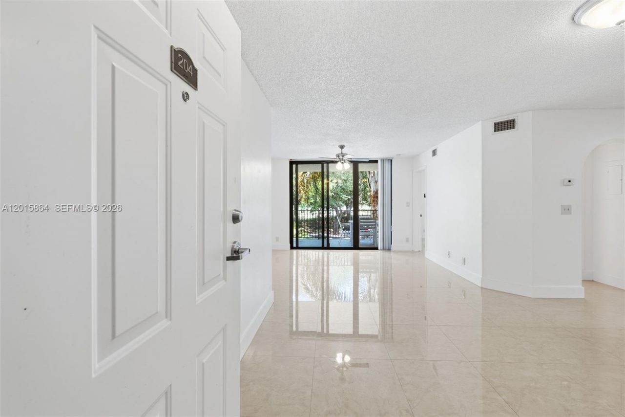 10131 W Sunrise Blvd , Unit 204, Plantation, FL 33322 Photo