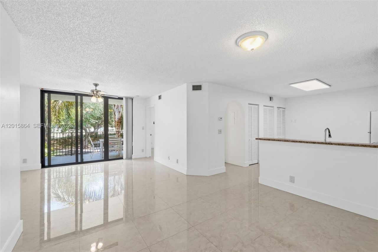 10131 W Sunrise Blvd , Unit 204, Plantation, FL 33322 Photo