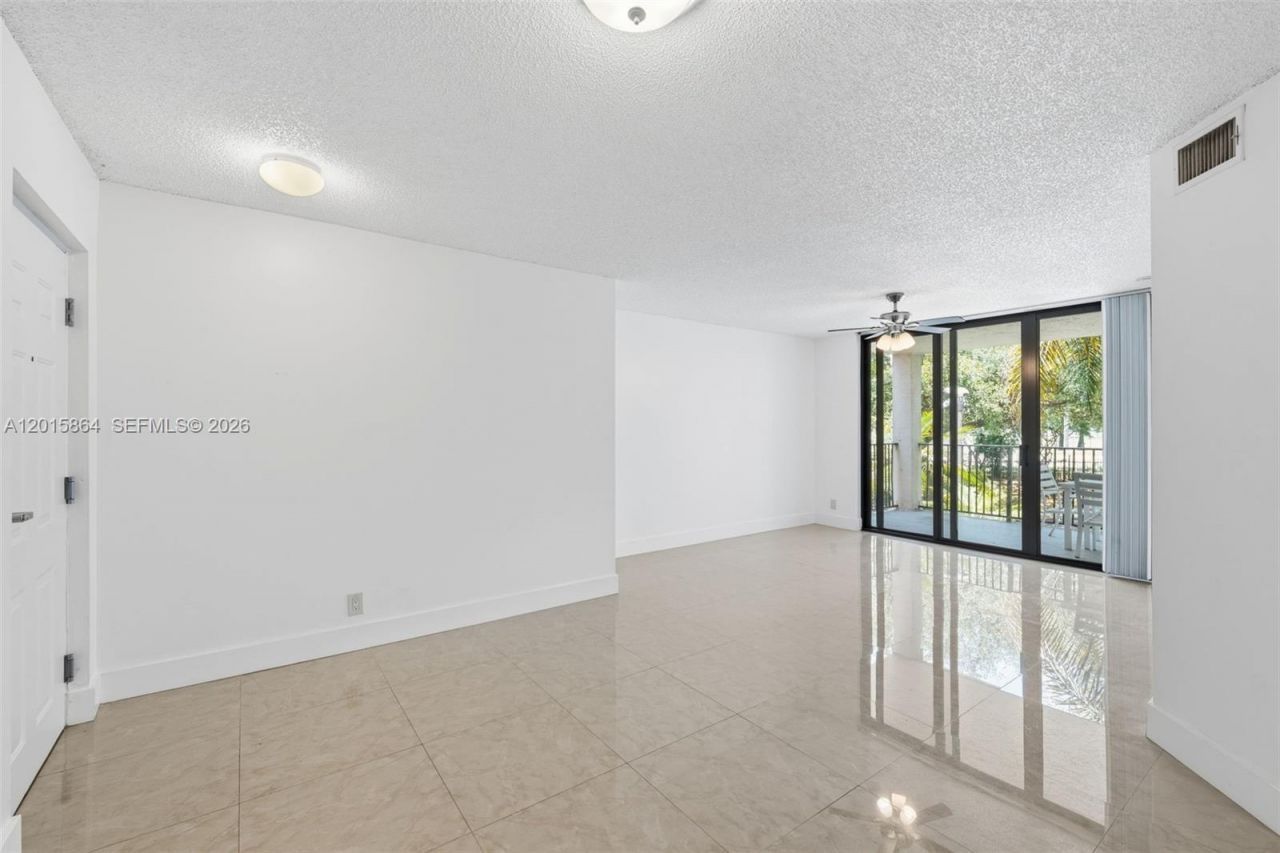 10131 W Sunrise Blvd , Unit 204, Plantation, FL 33322 Photo