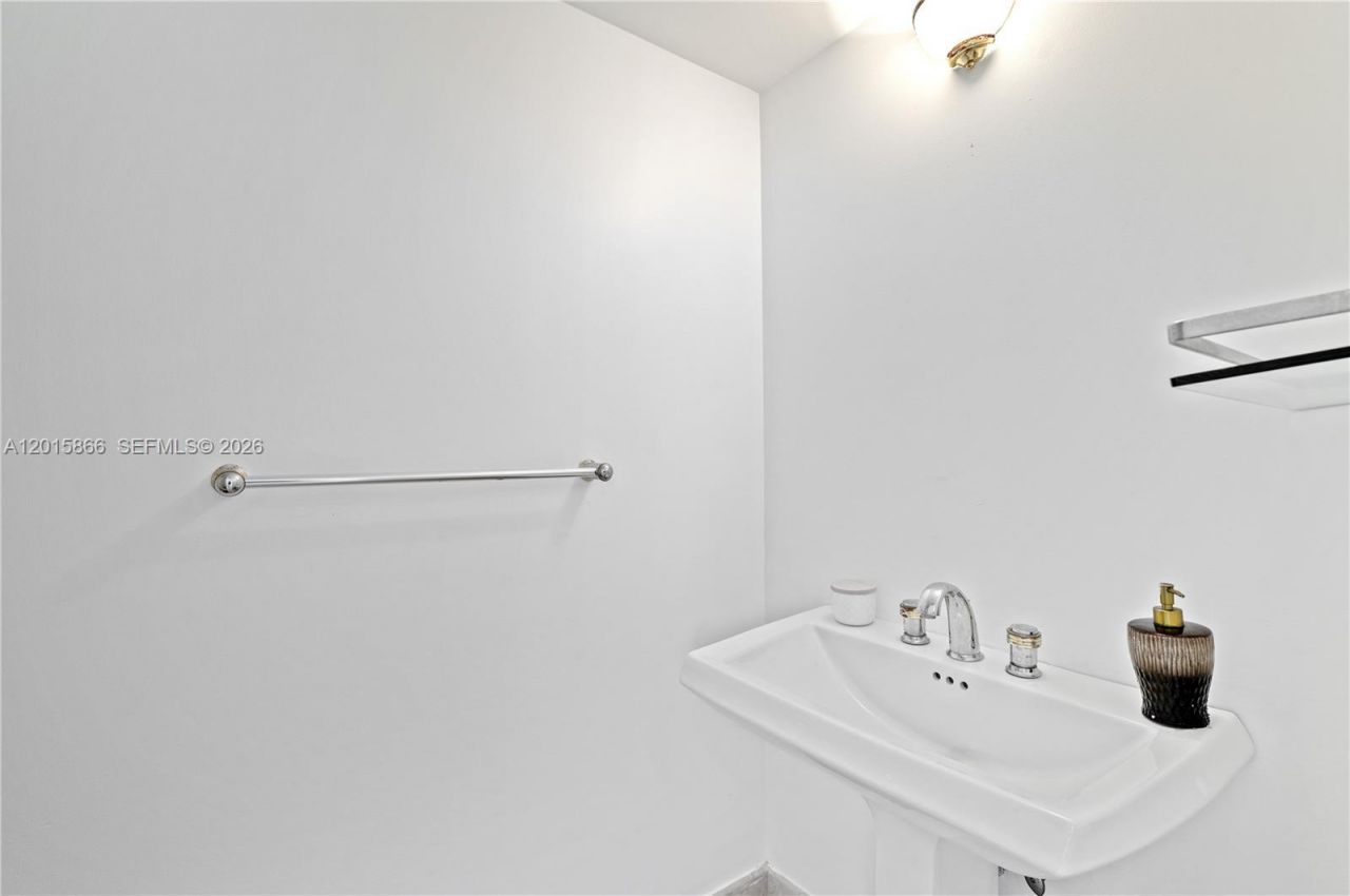 8925 Collins Ave , Unit 9J, Surfside, FL 33154 Photo
