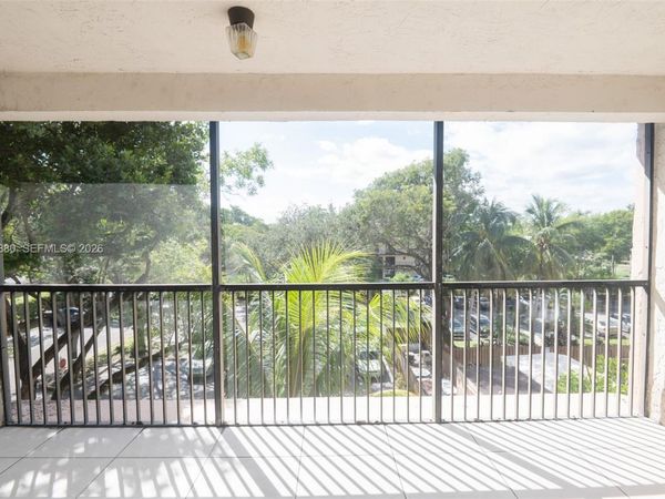 6800 Cypress Rd, Unit 415, Plantation, FL 33317