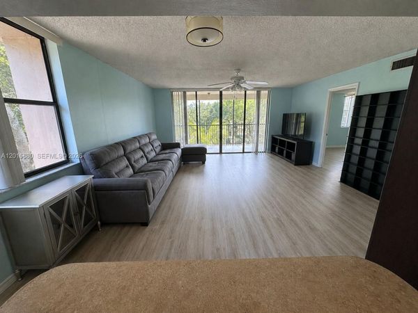 6800 Cypress Rd, Unit 415, Plantation, FL 33317
