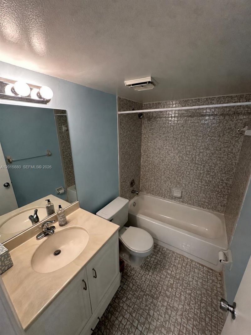 6800 Cypress Rd, Unit 415, Plantation, FL 33317 Photo
