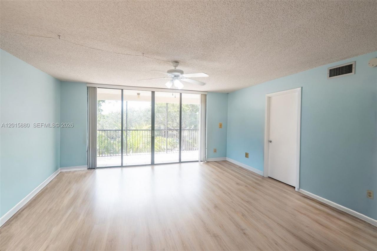 6800 Cypress Rd, Unit 415, Plantation, FL 33317 Photo