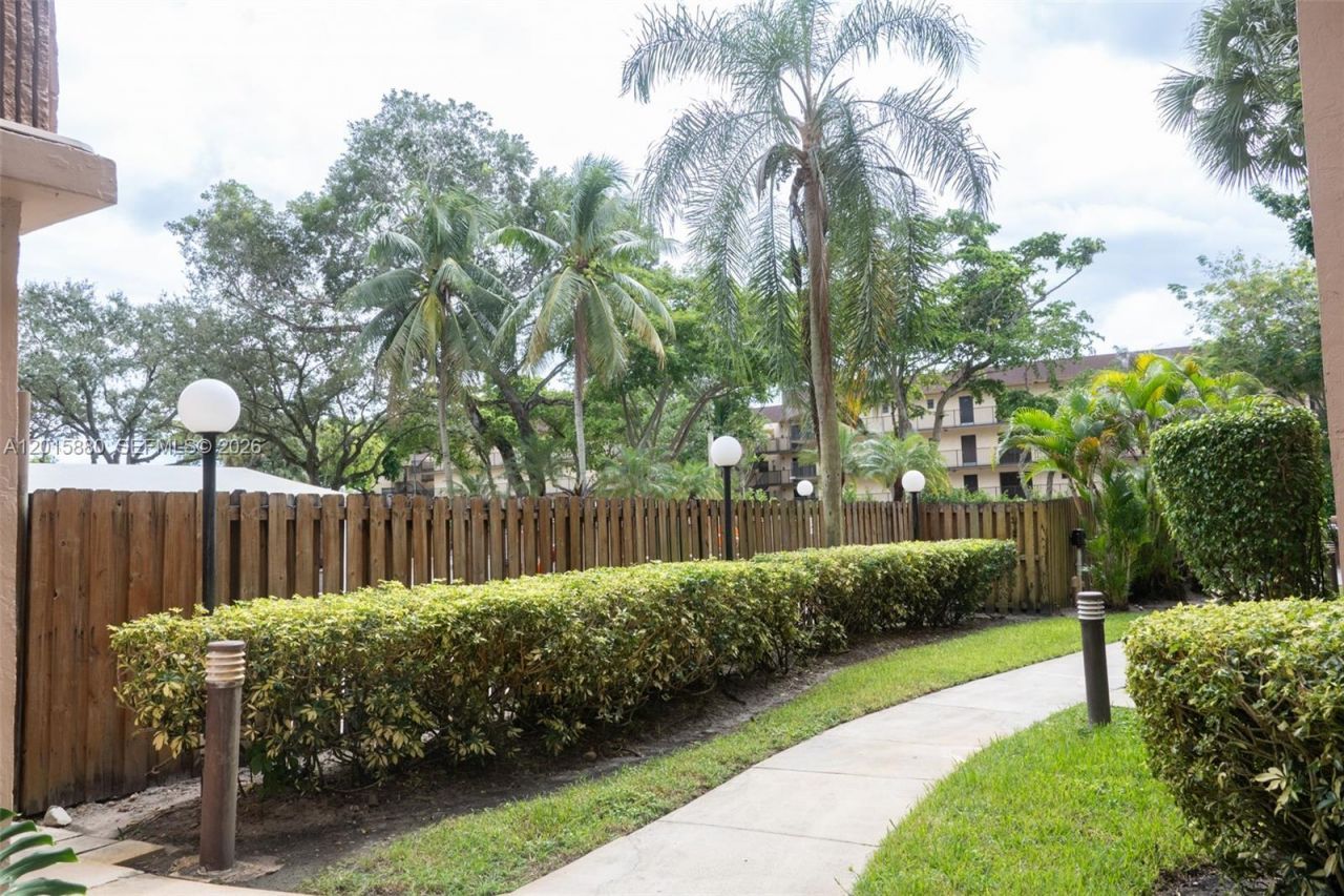 6800 Cypress Rd, Unit 415, Plantation, FL 33317 Photo