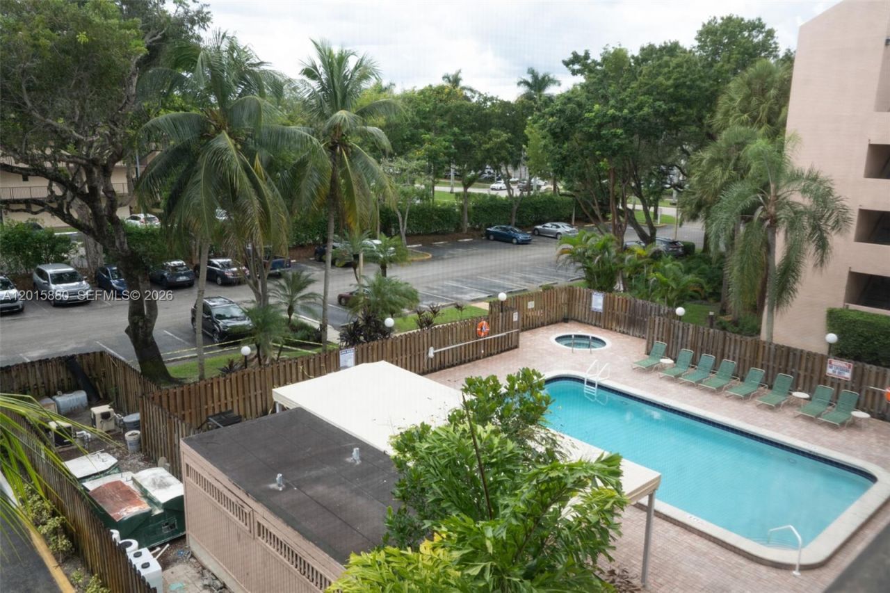 6800 Cypress Rd, Unit 415, Plantation, FL 33317 Photo