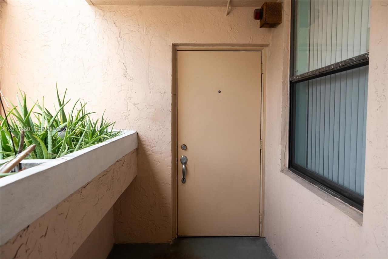 6800 Cypress Rd, Unit 415, Plantation, FL 33317 Photo